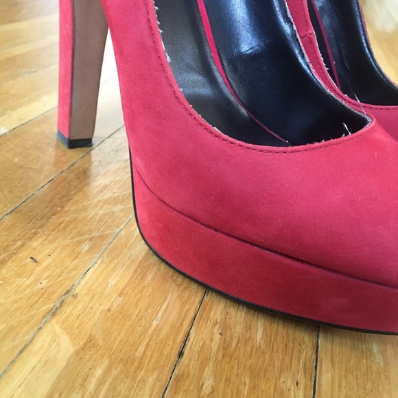 red faux suede Aldo platform heels - Picture 5 of 8